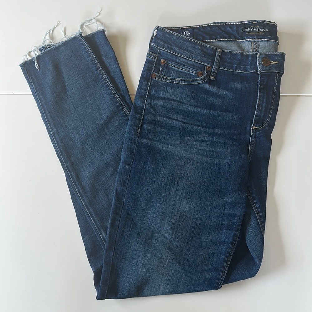 LIKE NEW - Raw hem Lucky Brand Jeans
